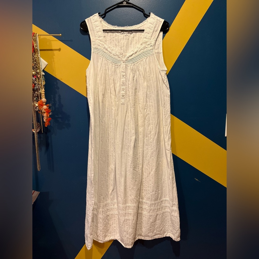 Eileen West White 100% Cotton NIghtgown EUC